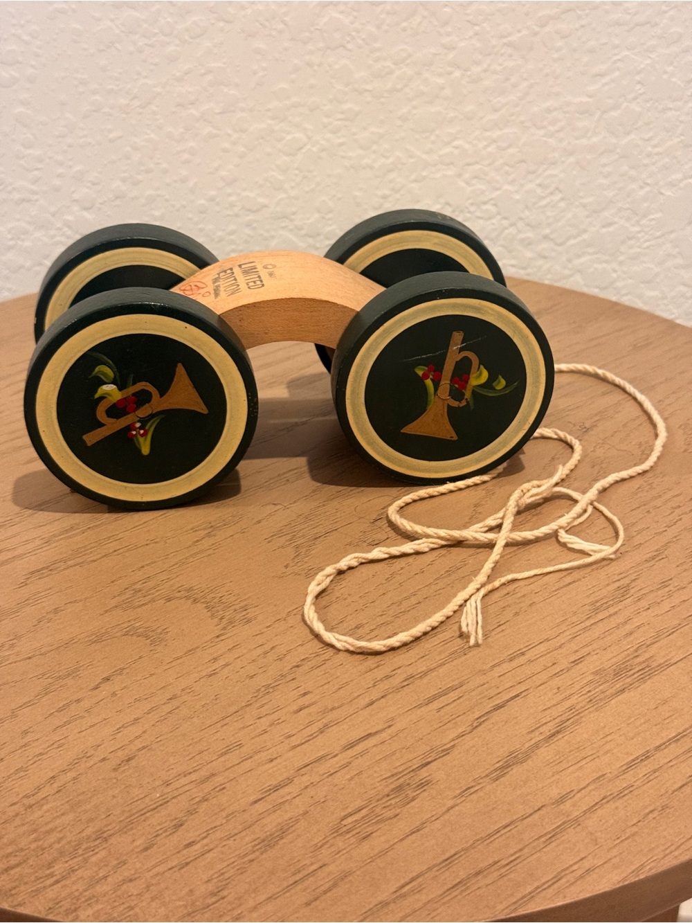 Vintage-style Christmas Green & Natural Wooden Pull Toy - Unbranded